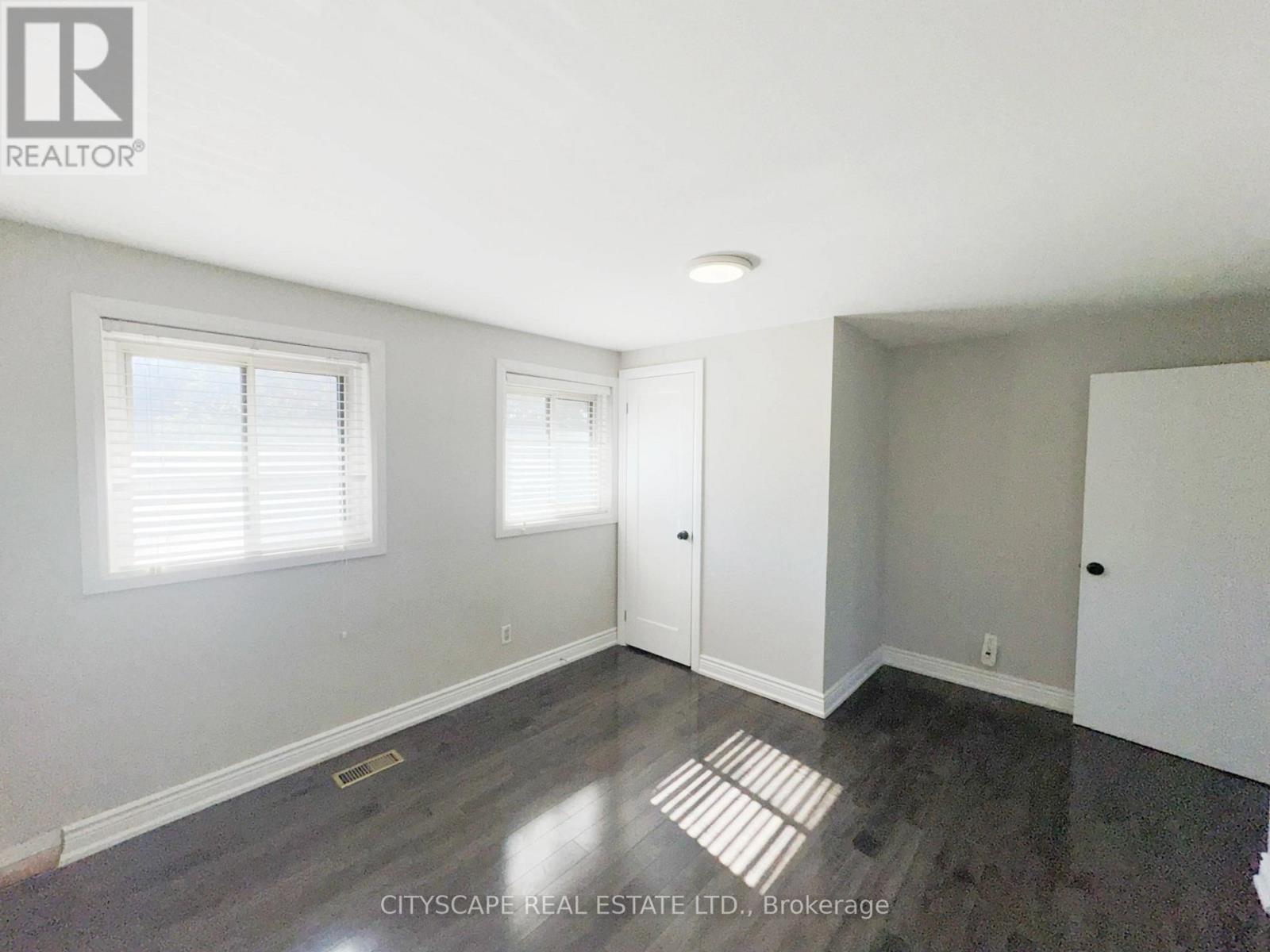 345 SILVERSTONE DRIVE - 19