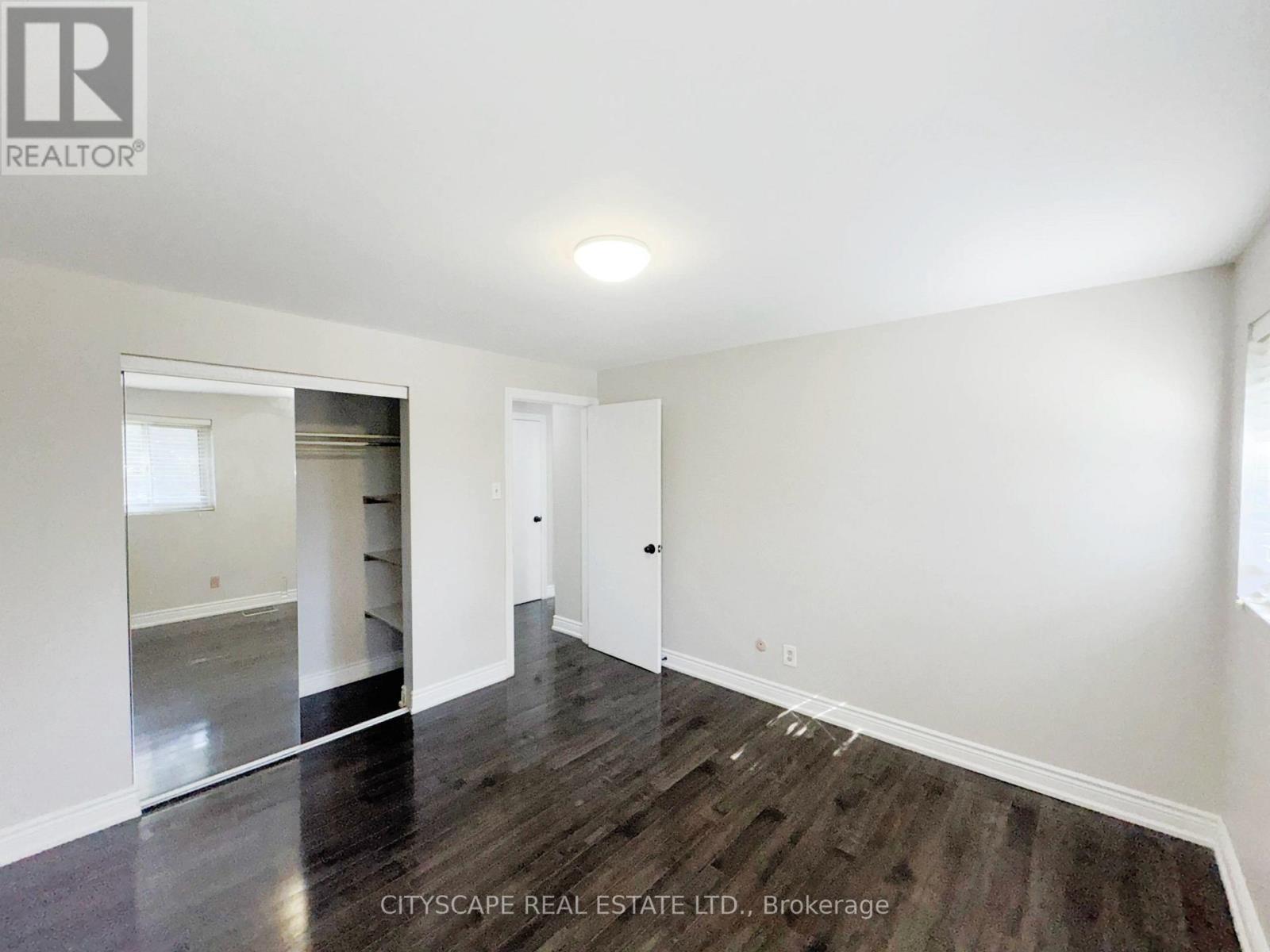 345 SILVERSTONE DRIVE - 23