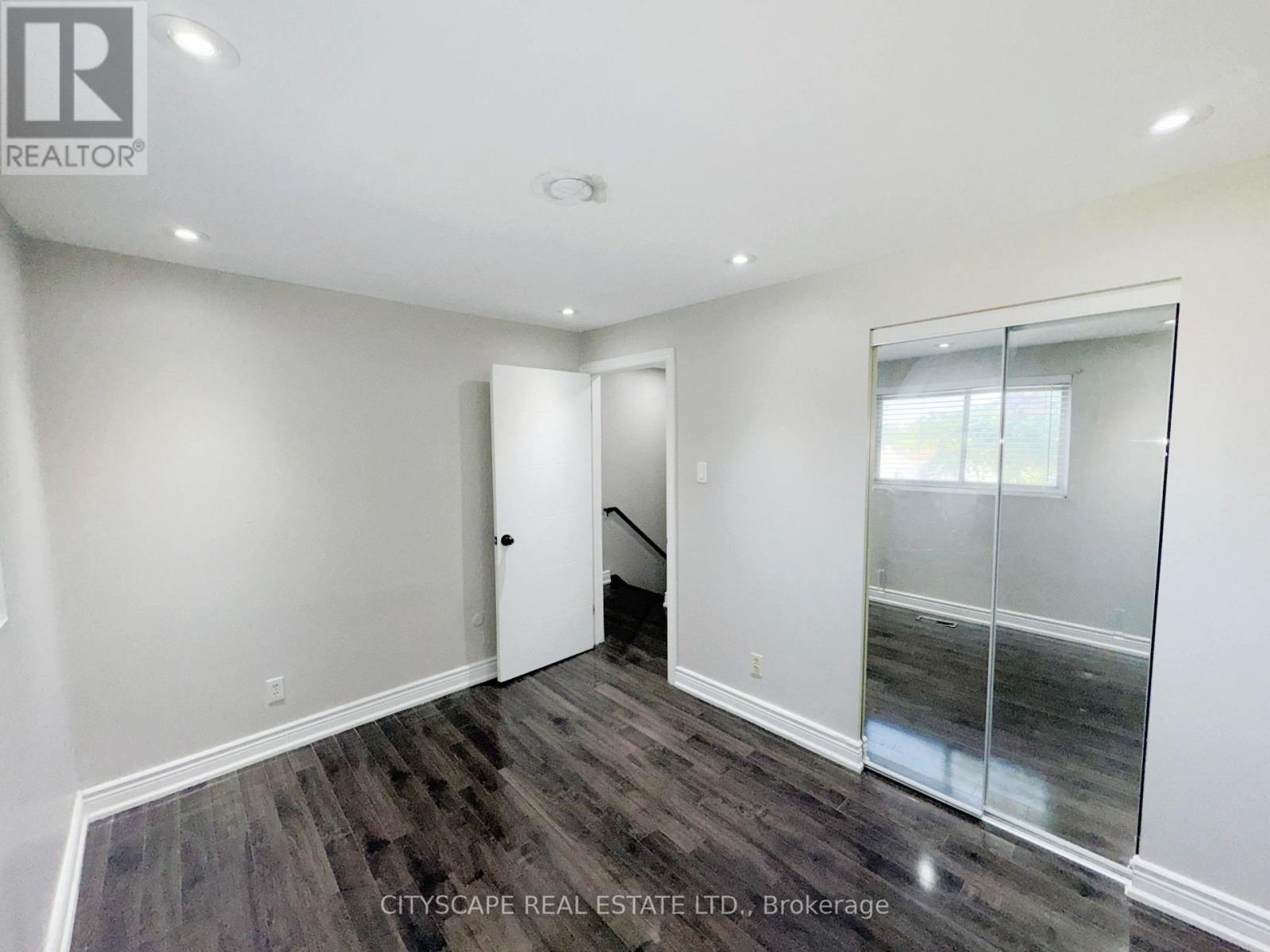 345 SILVERSTONE DRIVE - 25