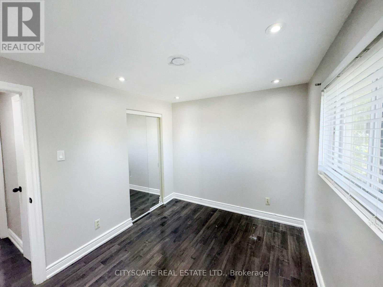 345 SILVERSTONE DRIVE - 26