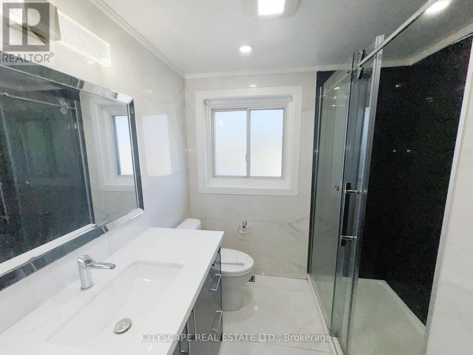 345 SILVERSTONE DRIVE - 27