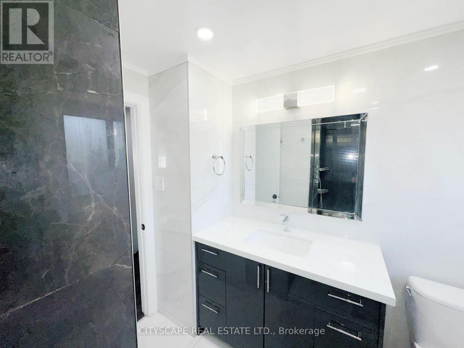 345 SILVERSTONE DRIVE - 28