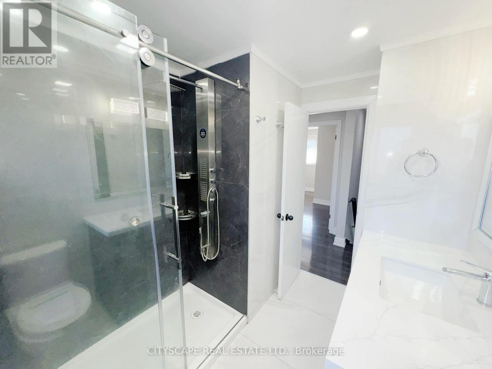 345 SILVERSTONE DRIVE - 29