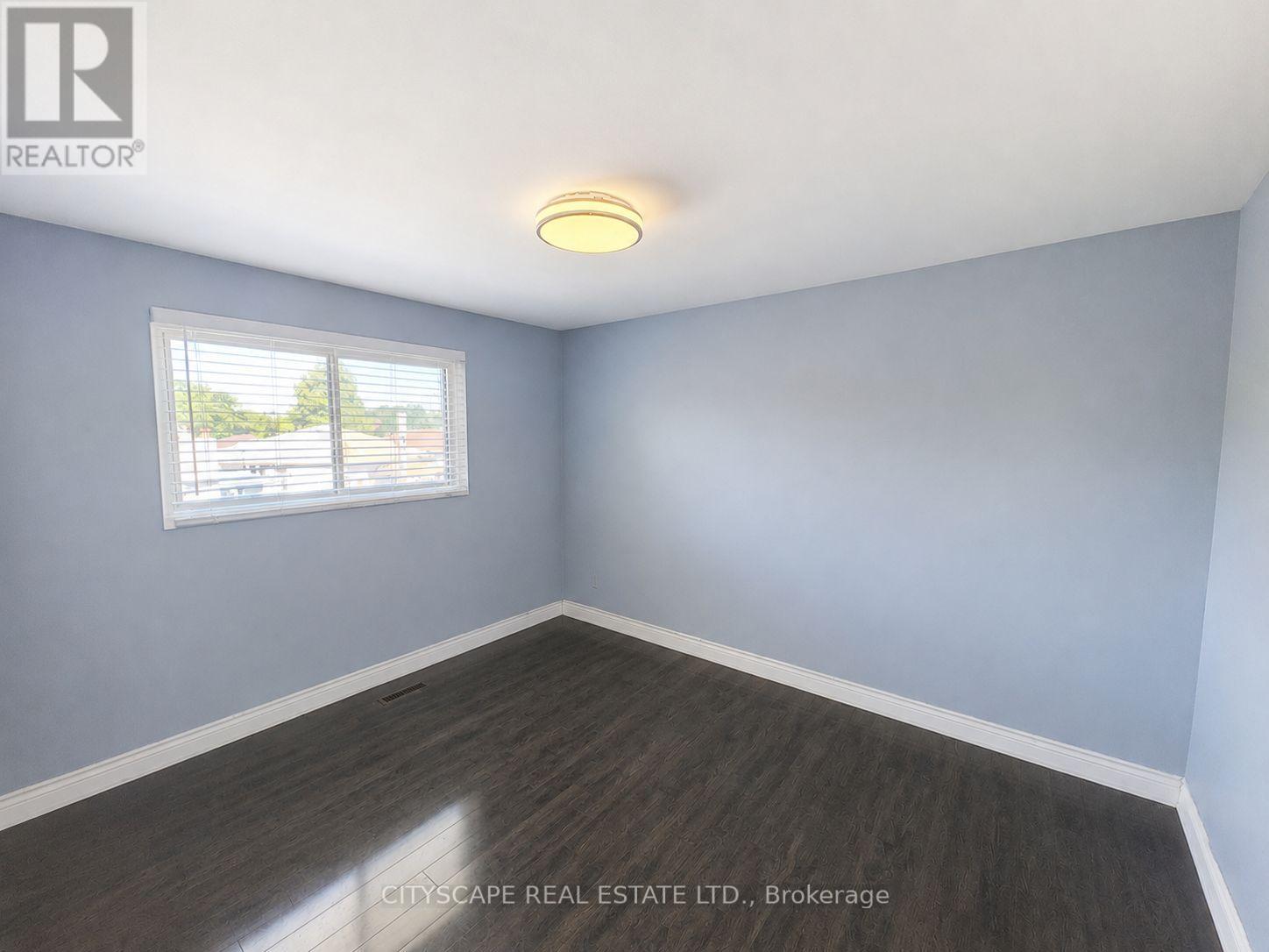 345 SILVERSTONE DRIVE - 30