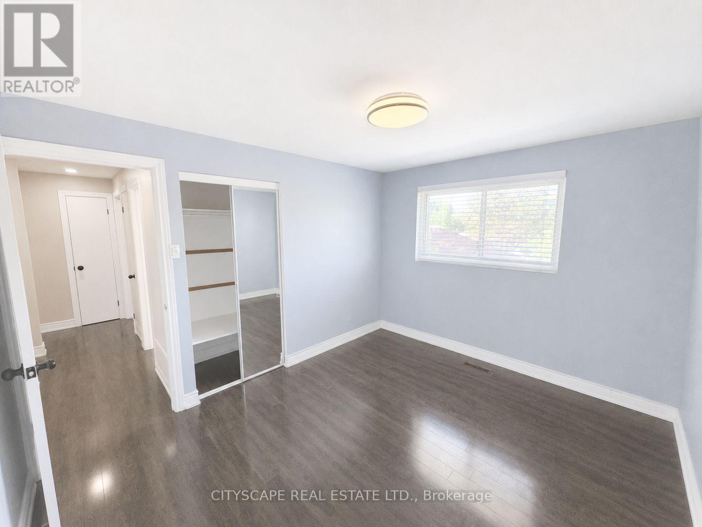 345 SILVERSTONE DRIVE - 31