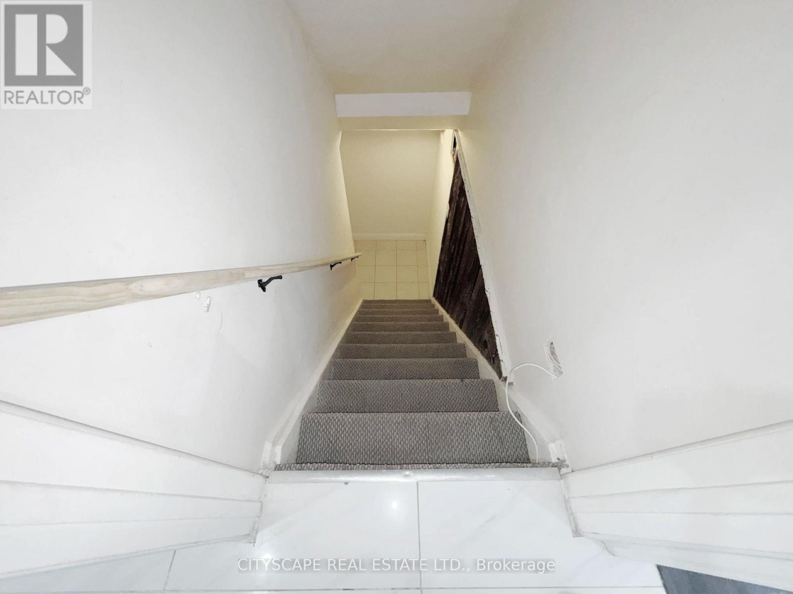 345 SILVERSTONE DRIVE - 33