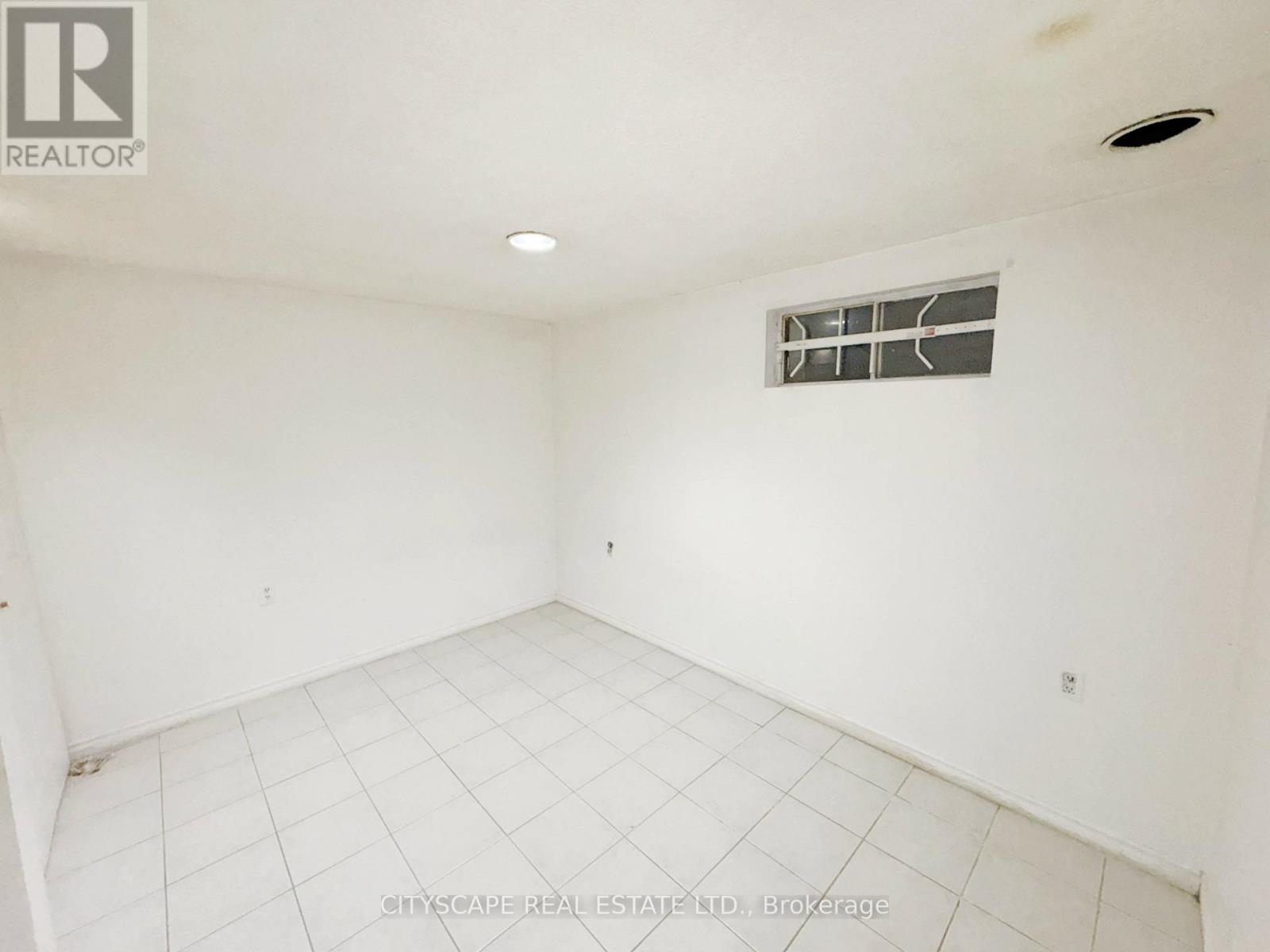 345 SILVERSTONE DRIVE - 36