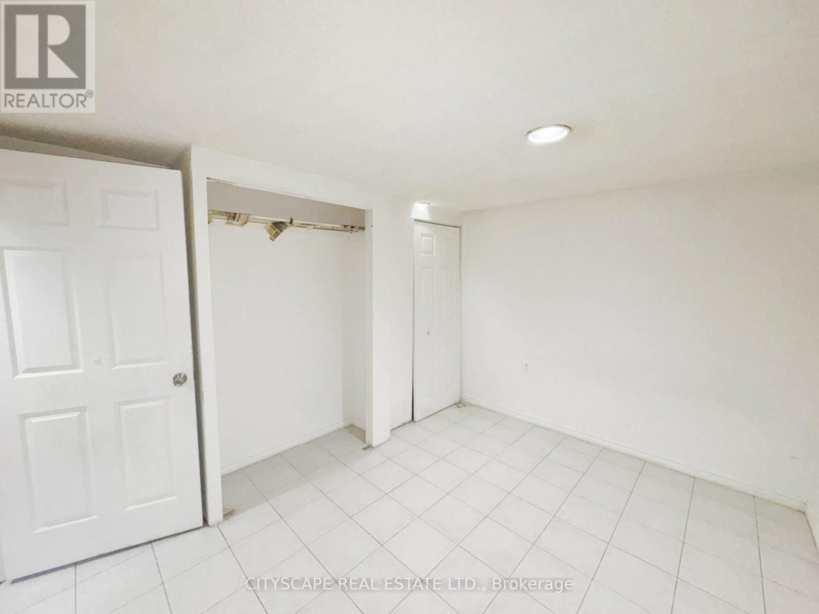 345 SILVERSTONE DRIVE - 37
