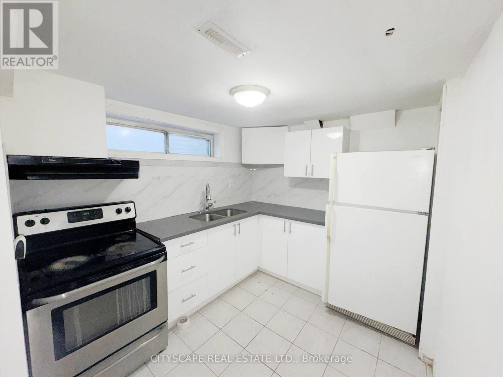 345 SILVERSTONE DRIVE - 39