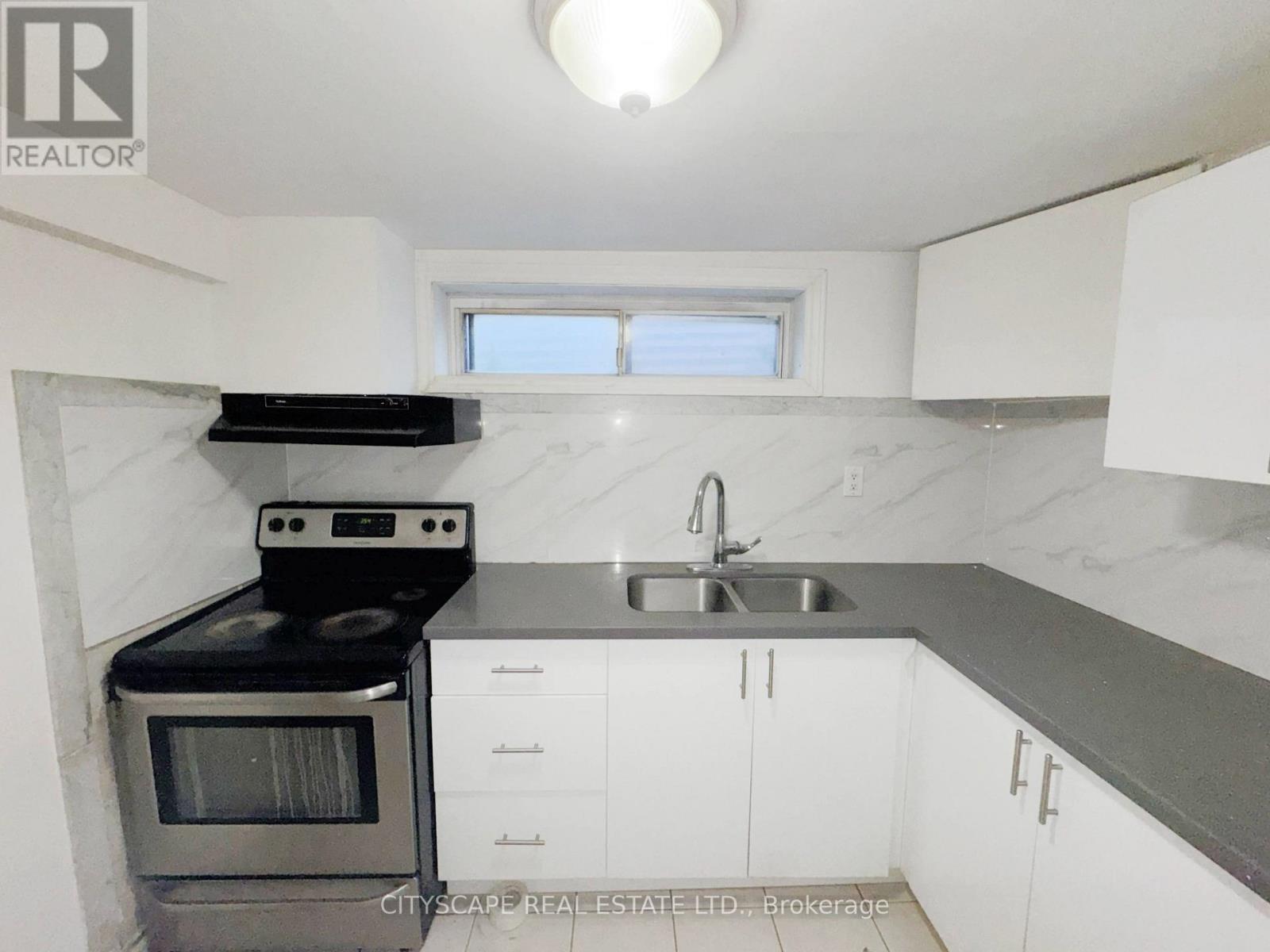 345 SILVERSTONE DRIVE - 40