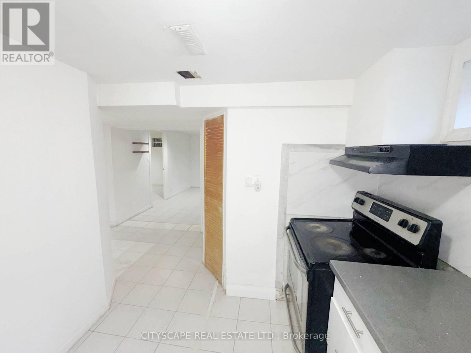 345 SILVERSTONE DRIVE - 41