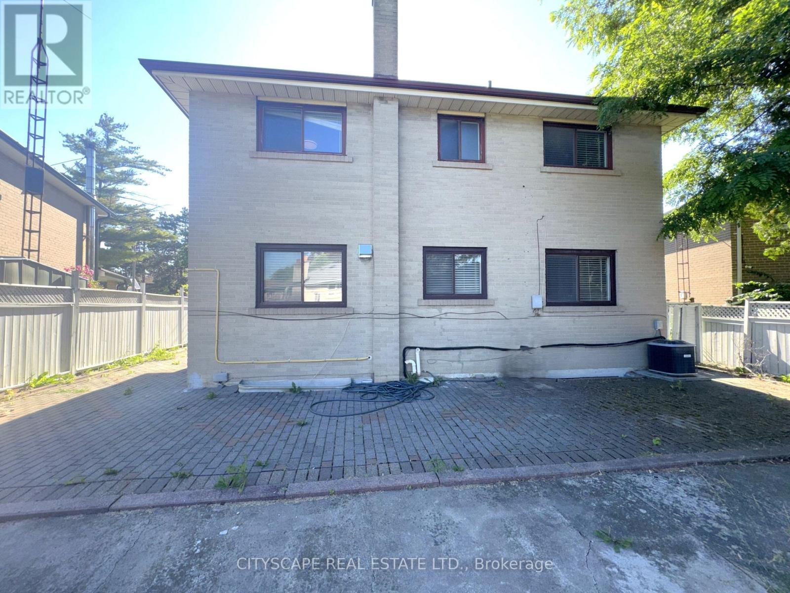 345 SILVERSTONE DRIVE - 43