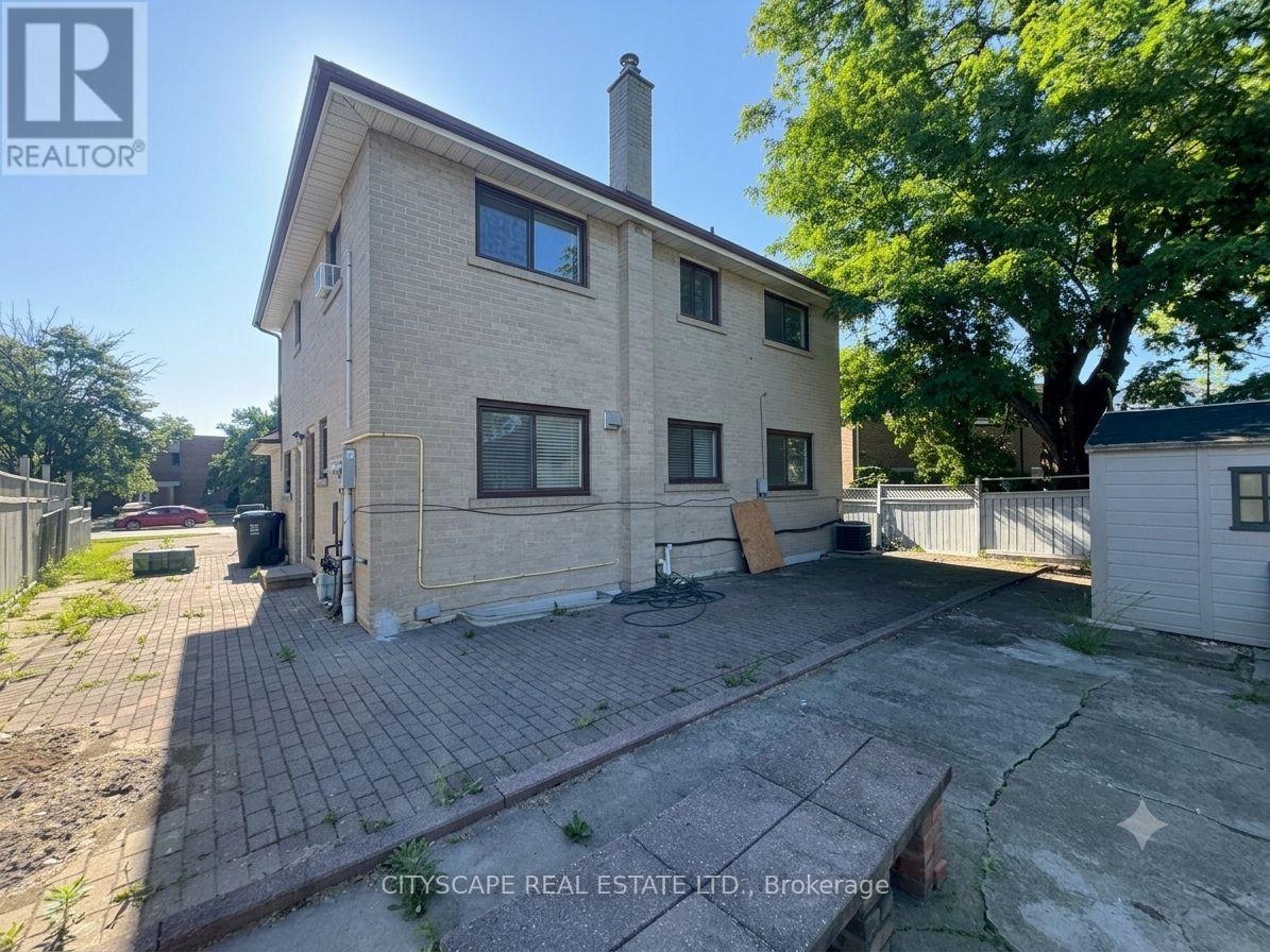 345 SILVERSTONE DRIVE - 44