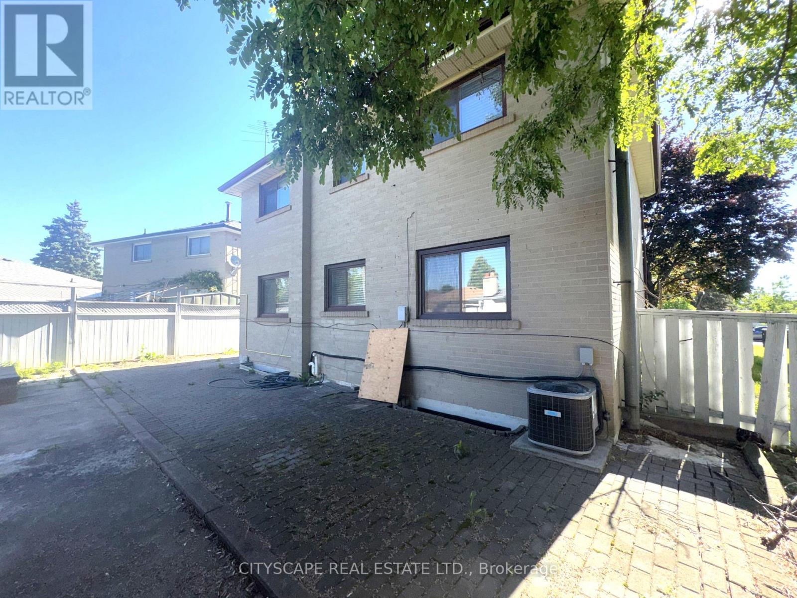 345 SILVERSTONE DRIVE - 45