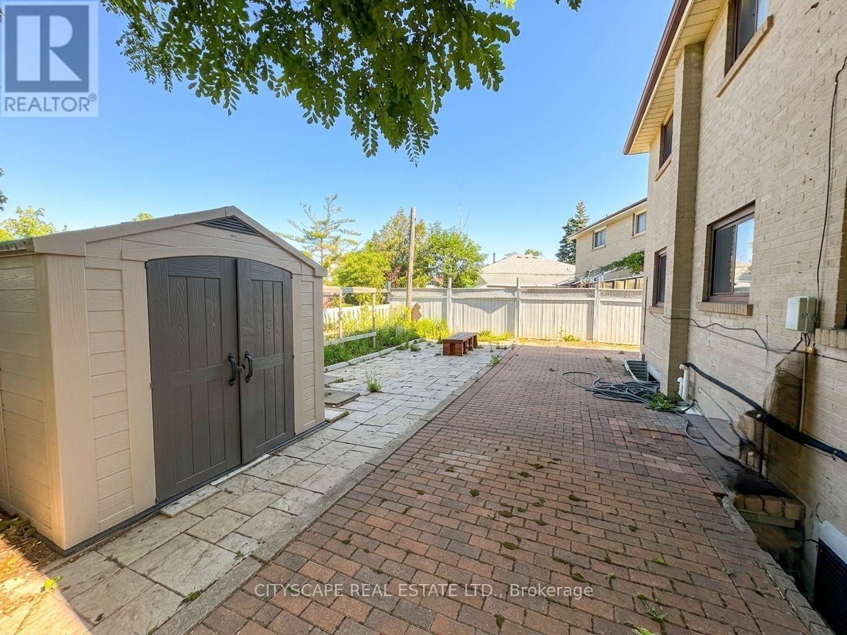345 SILVERSTONE DRIVE - 46