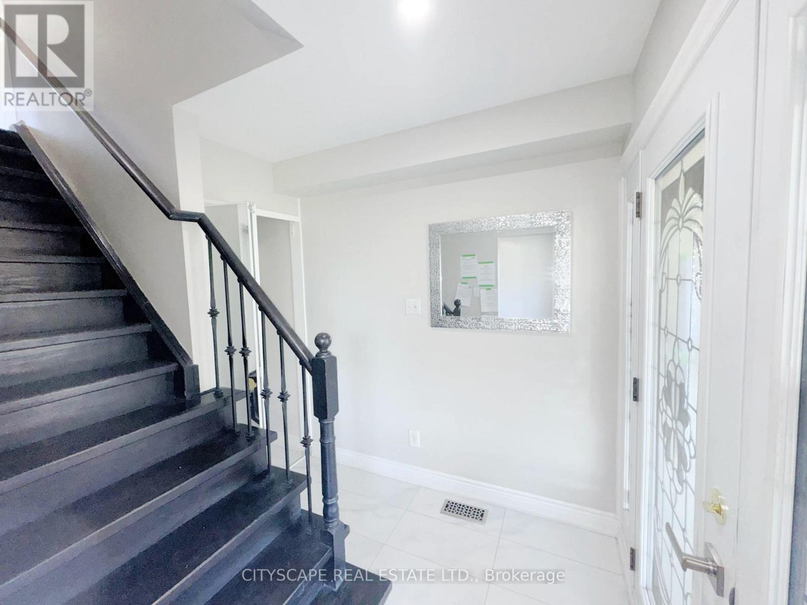 345 SILVERSTONE DRIVE - 7
