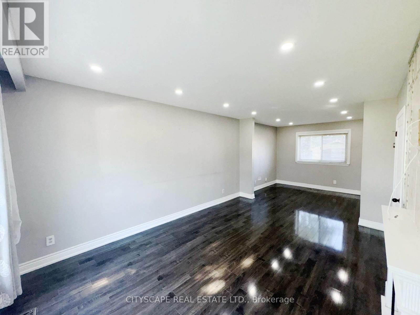 345 SILVERSTONE DRIVE - 8