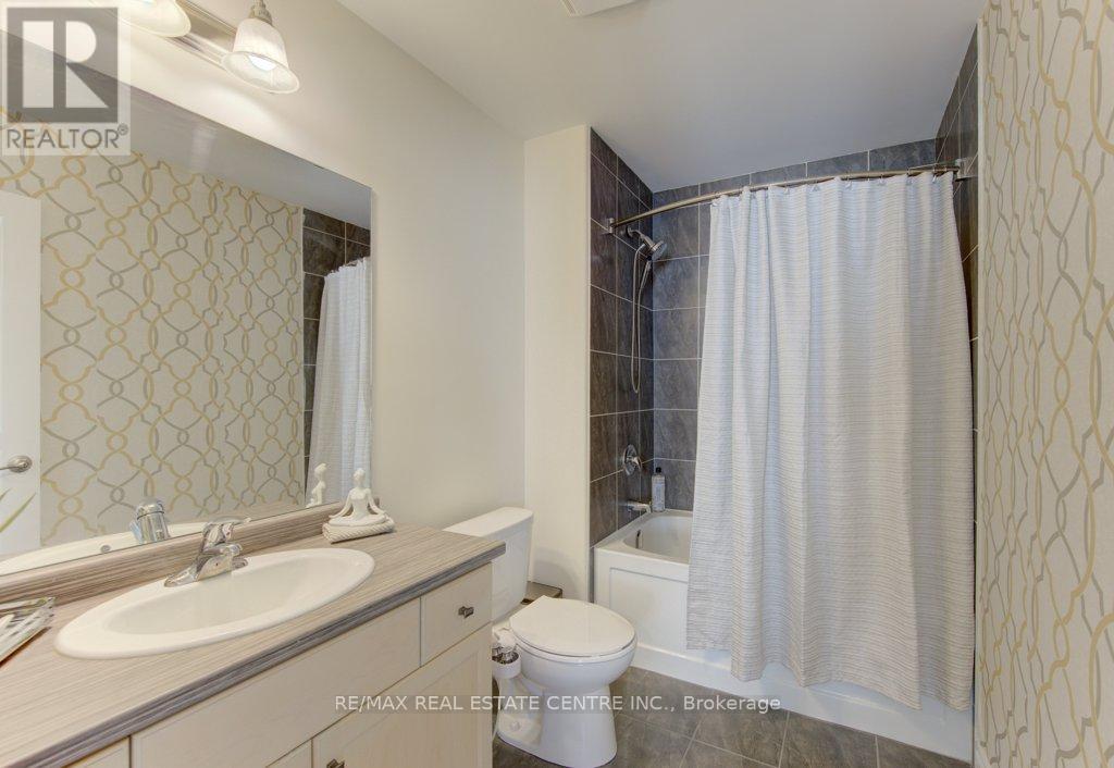 42 GREENWATER STREET - 25