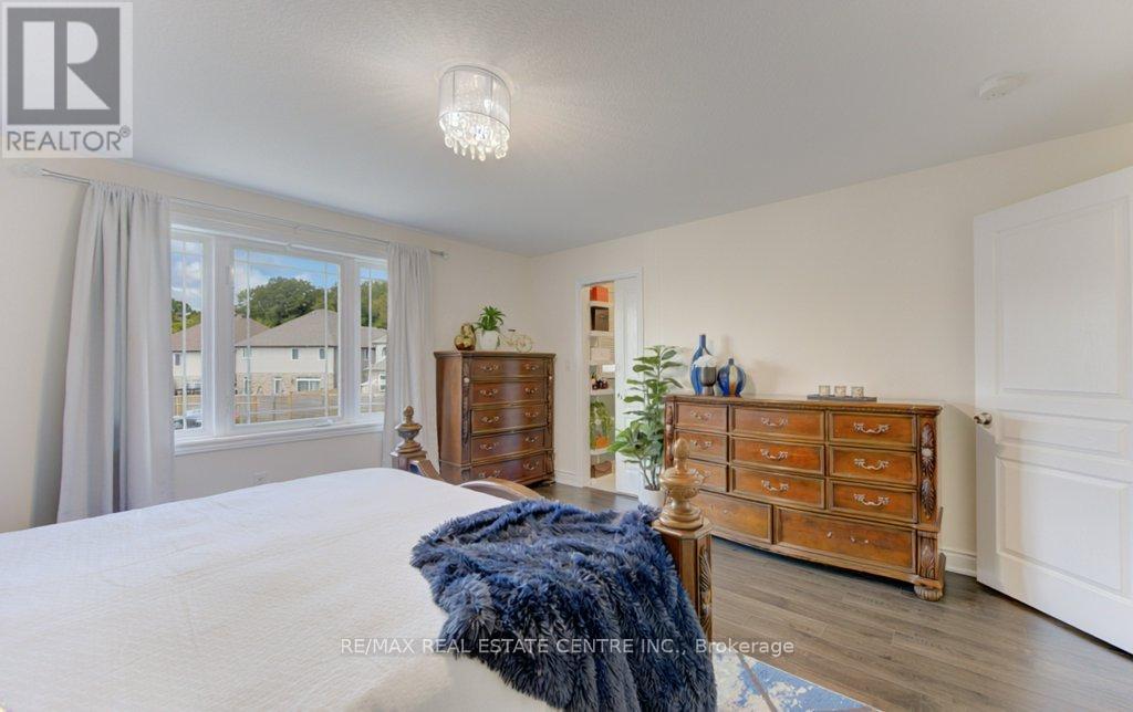 42 GREENWATER STREET - 27