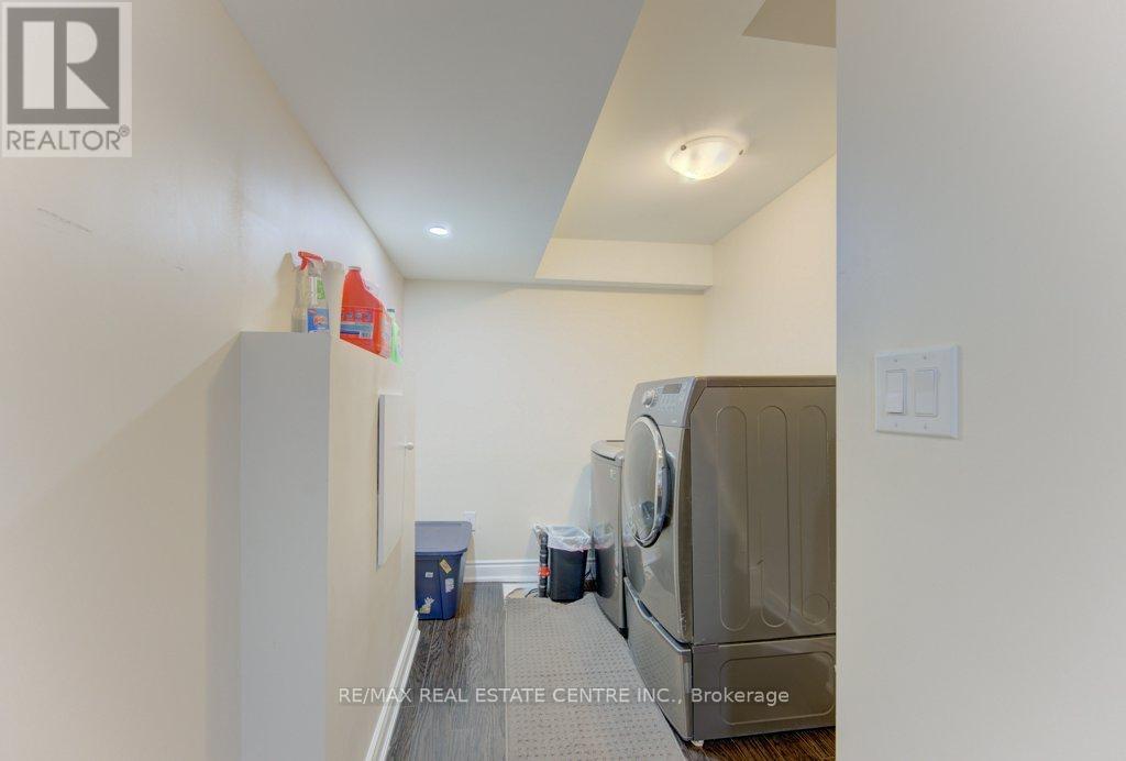 42 GREENWATER STREET - 31