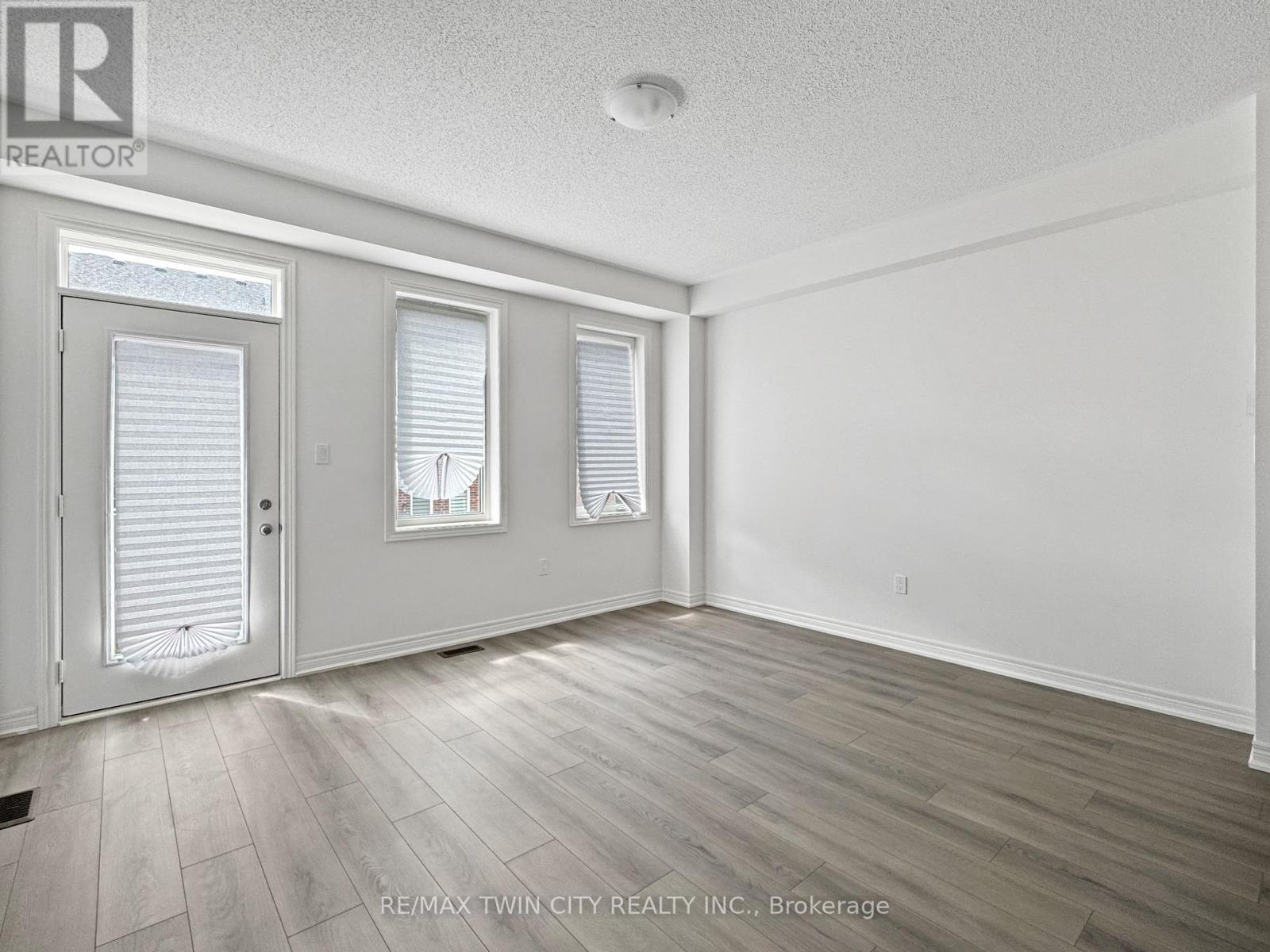 82 GLEDHILL CRESCENT - 13