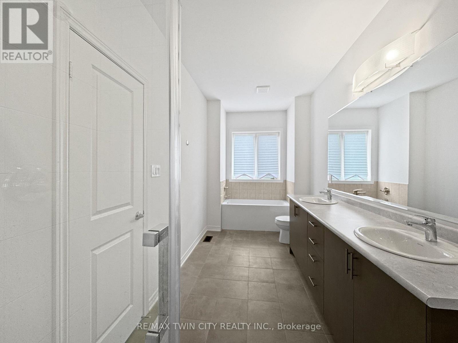 82 GLEDHILL CRESCENT - 29