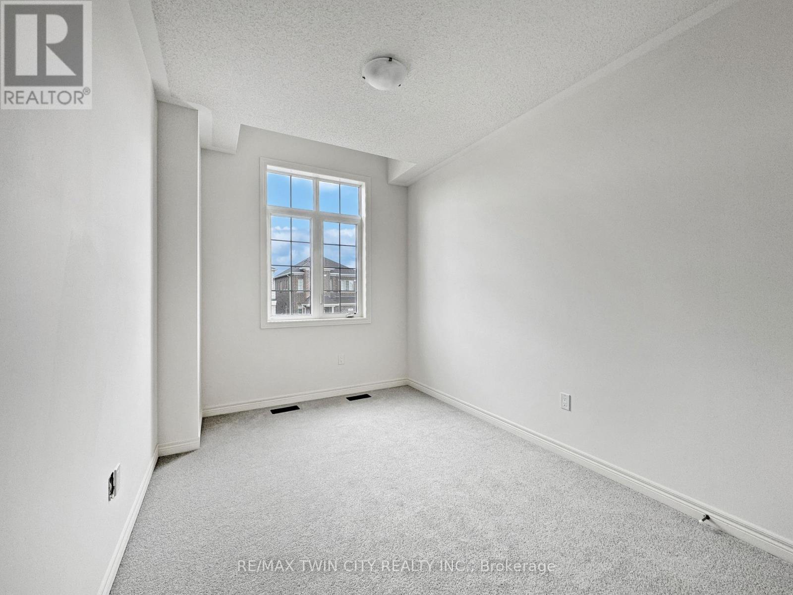 82 GLEDHILL CRESCENT - 34