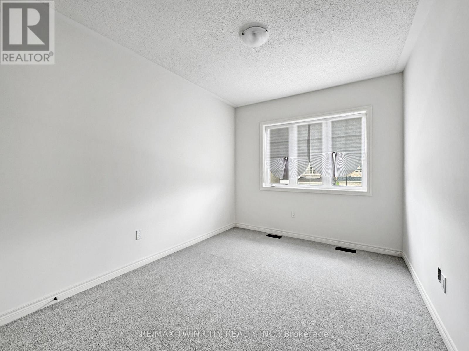 82 GLEDHILL CRESCENT - 35