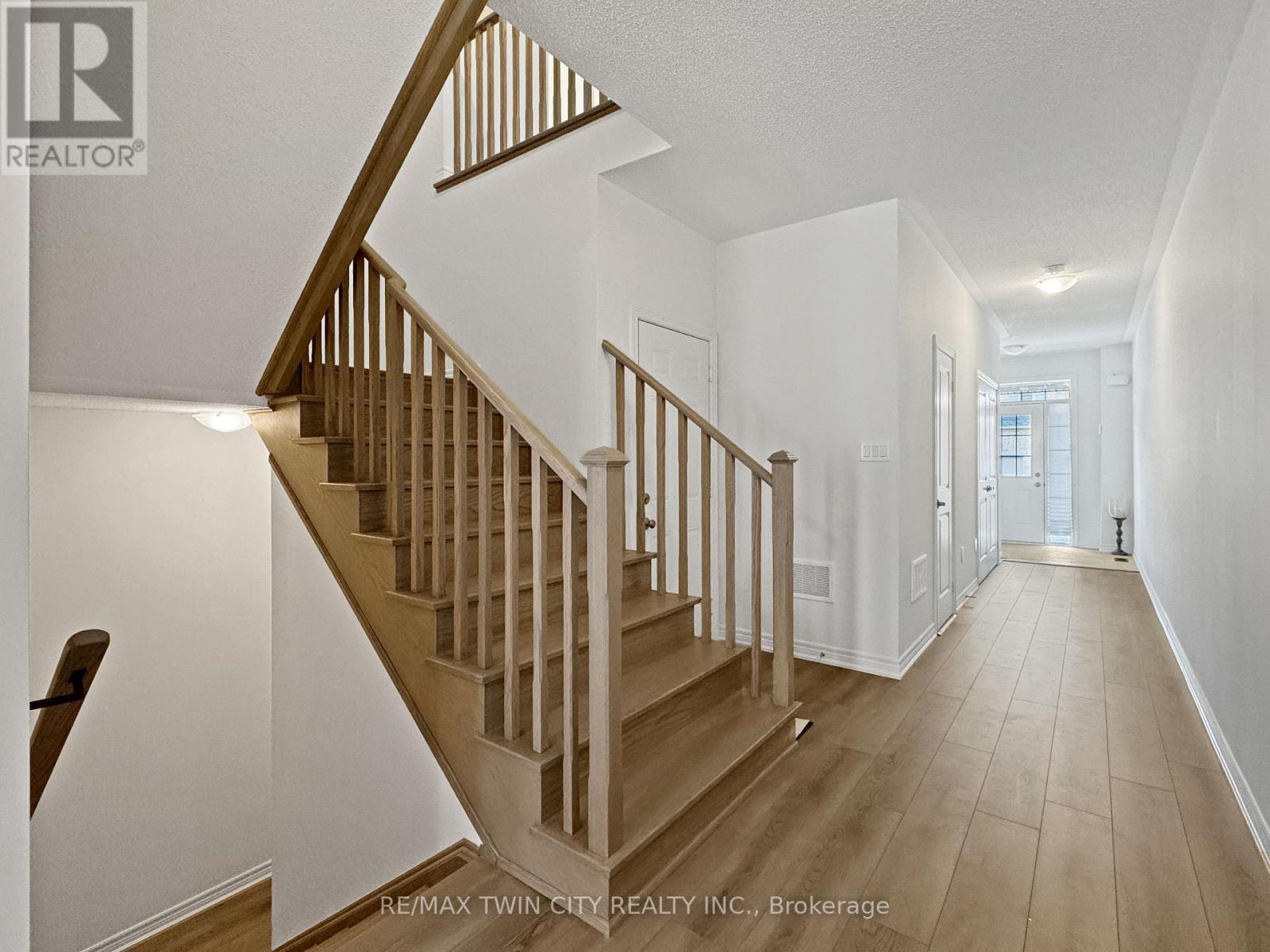 82 GLEDHILL CRESCENT - 4