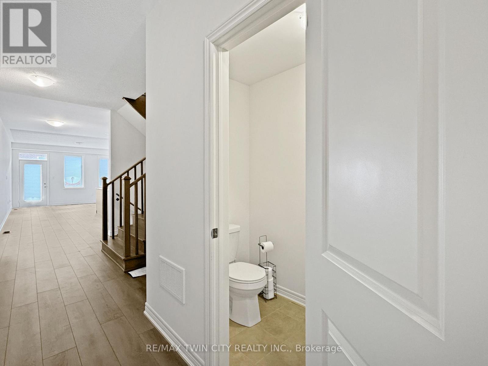 82 GLEDHILL CRESCENT - 5