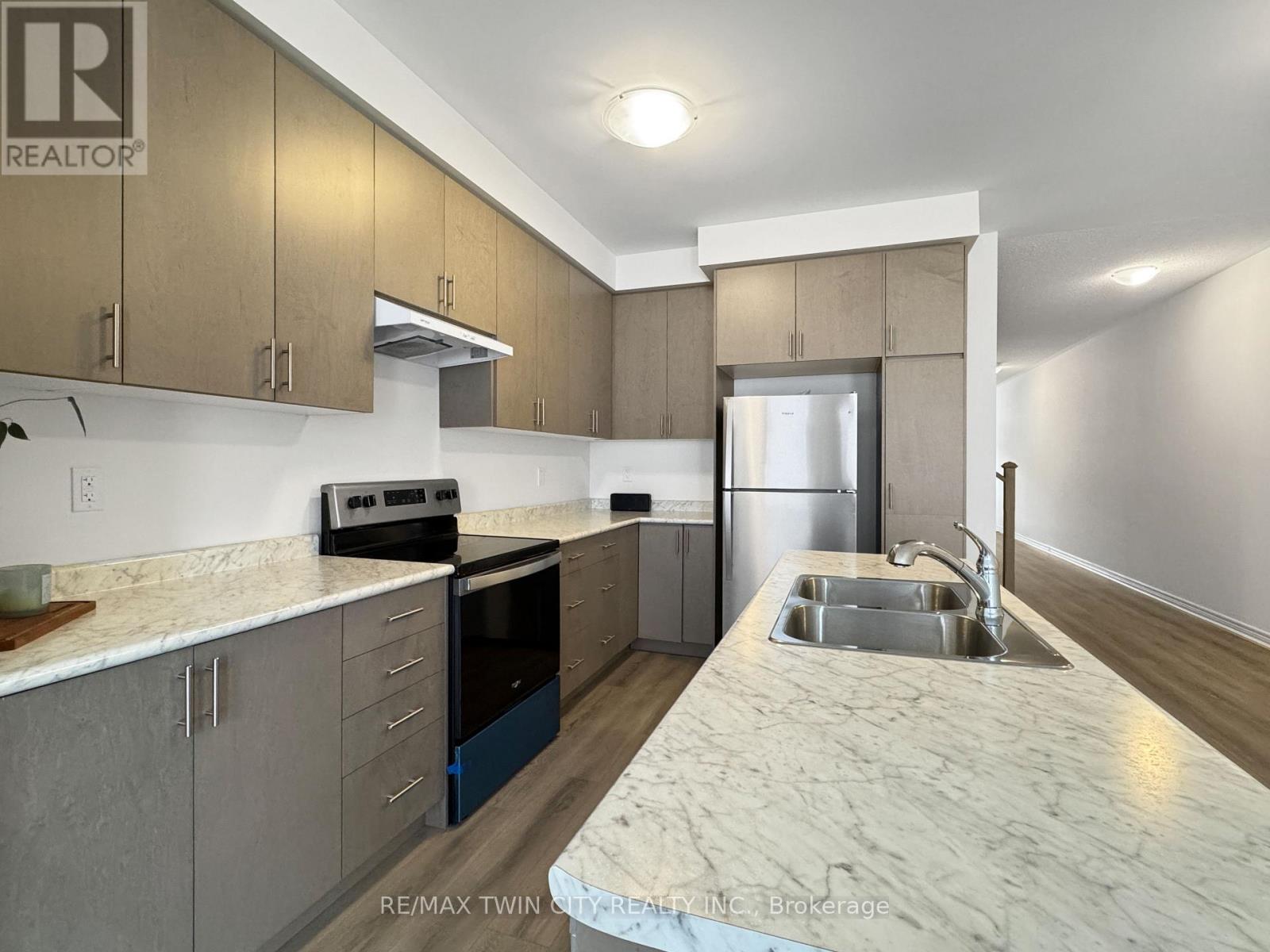 82 GLEDHILL CRESCENT - 9