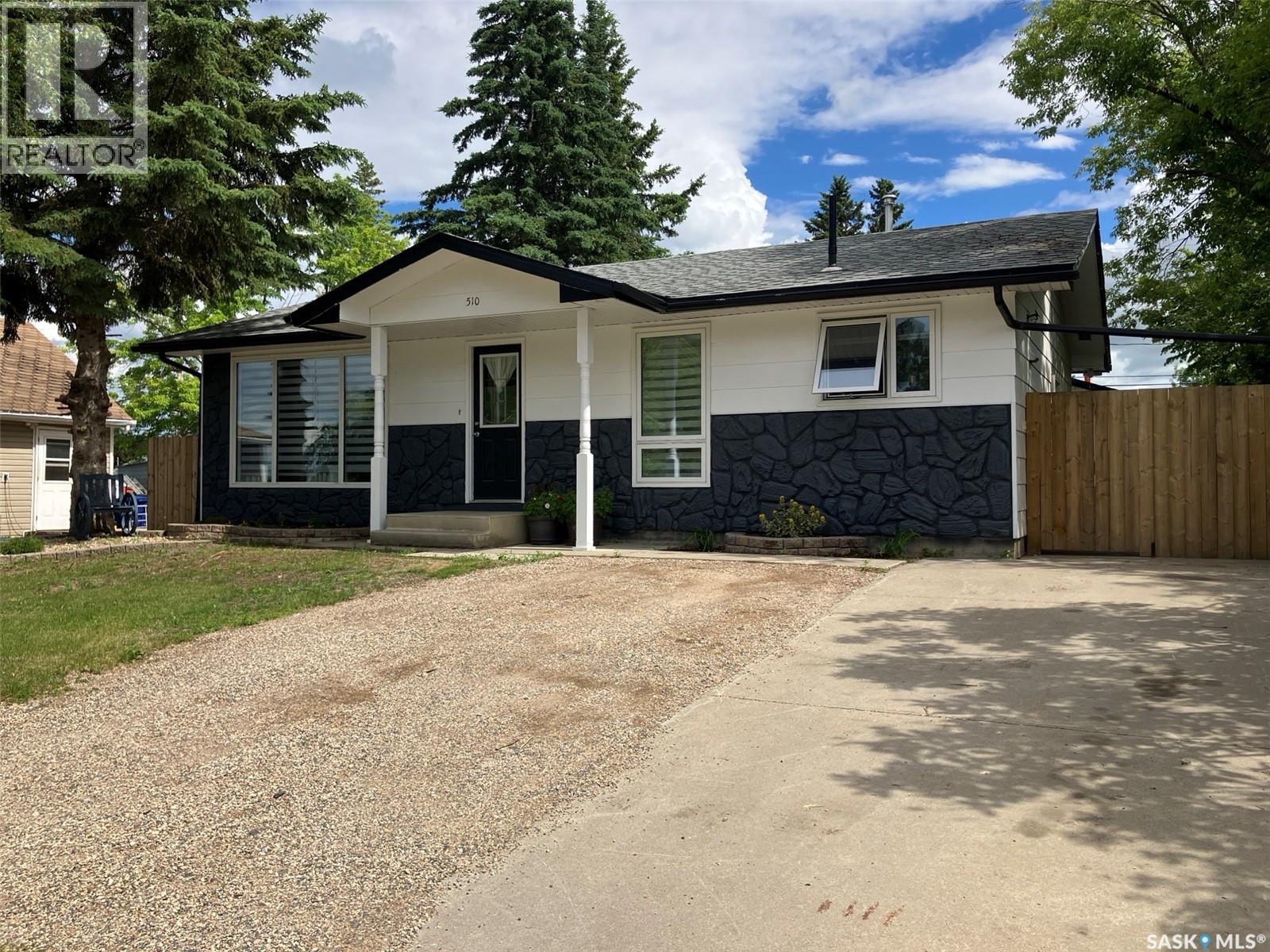 508 1st AVENUE W - 1