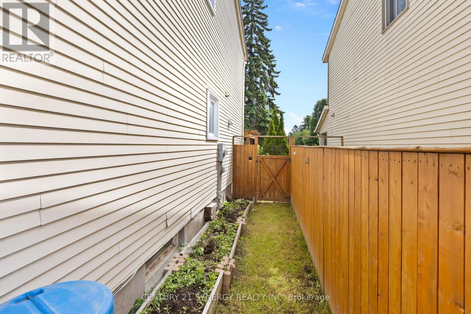 1626 PRESTWICK DRIVE - 44
