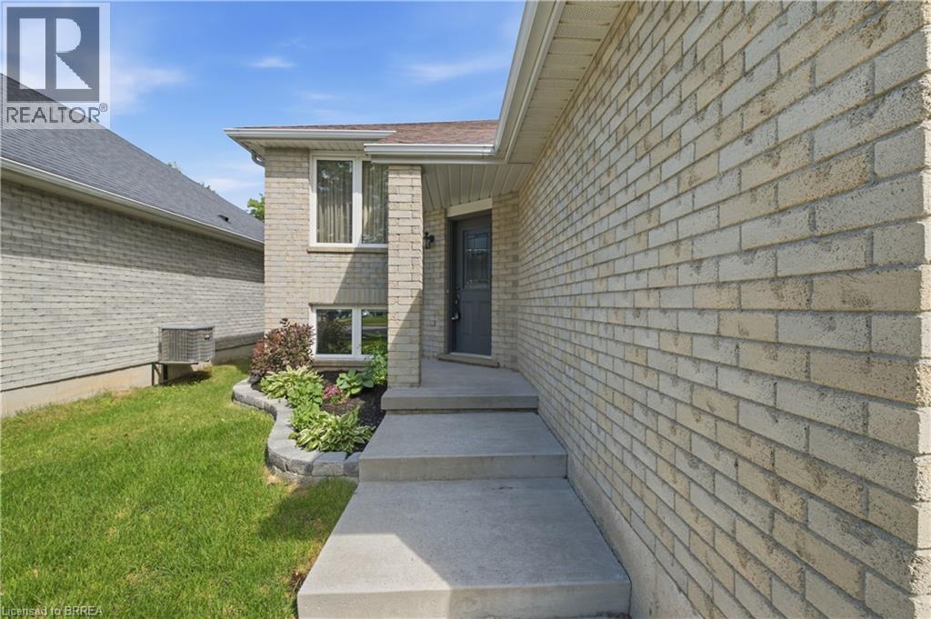 114 DONEGAL Drive - 3