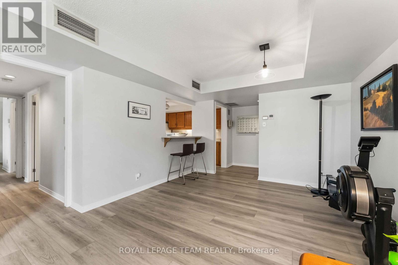 2 Bed, 2 Bath House for Sale in Ottawa – 301 – 7 KIPPEWA DRIVE, Ottawa – MLS# X13482486 - Image 17