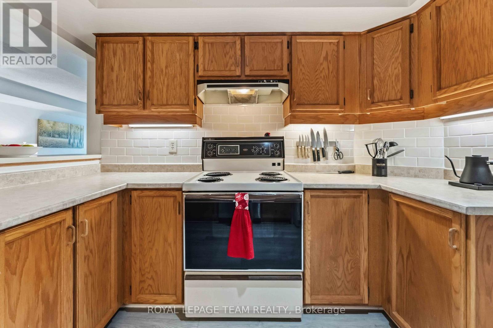 2 Bed, 2 Bath House for Sale in Ottawa – 301 – 7 KIPPEWA DRIVE, Ottawa – MLS# X13482486 - Image 21
