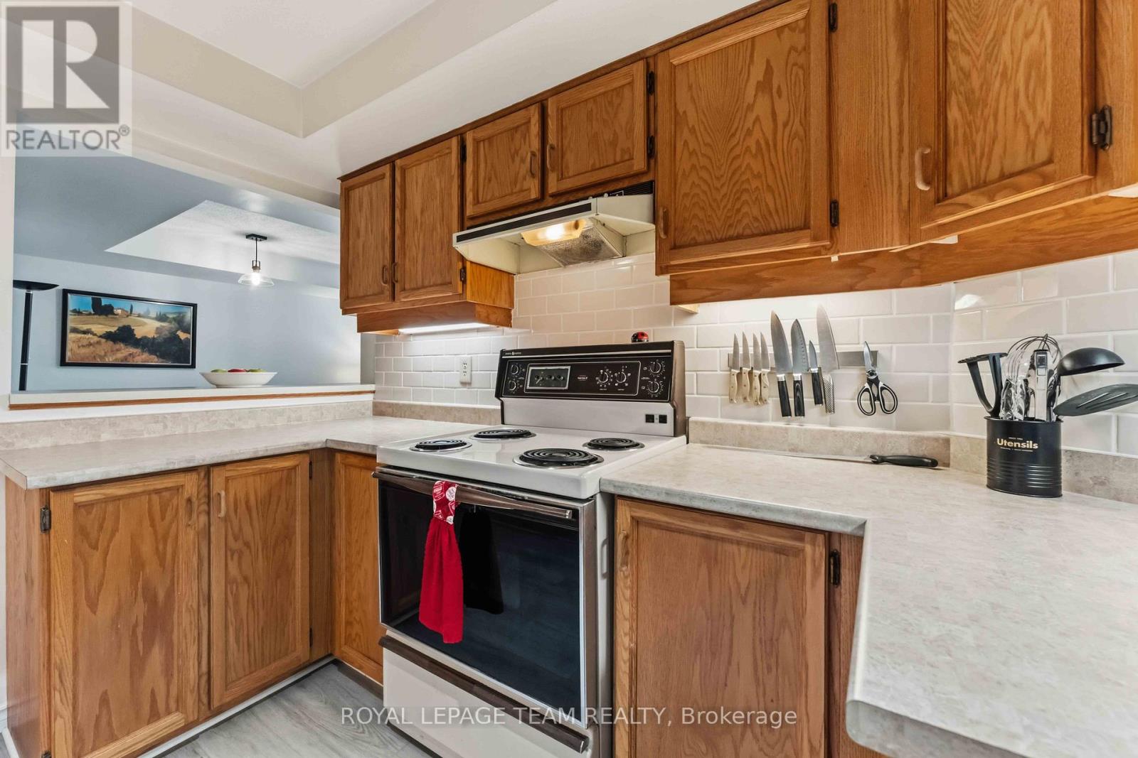 2 Bed, 2 Bath House for Sale in Ottawa – 301 – 7 KIPPEWA DRIVE, Ottawa – MLS# X13482486 - Image 24