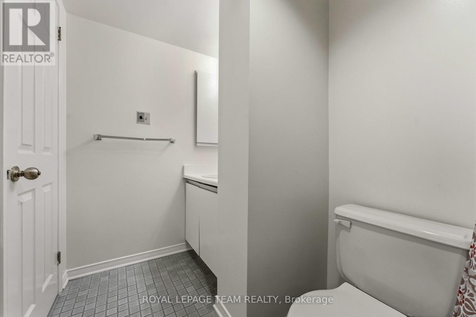 2 Bed, 2 Bath House for Sale in Ottawa – 301 – 7 KIPPEWA DRIVE, Ottawa – MLS# X13482486 - Image 28