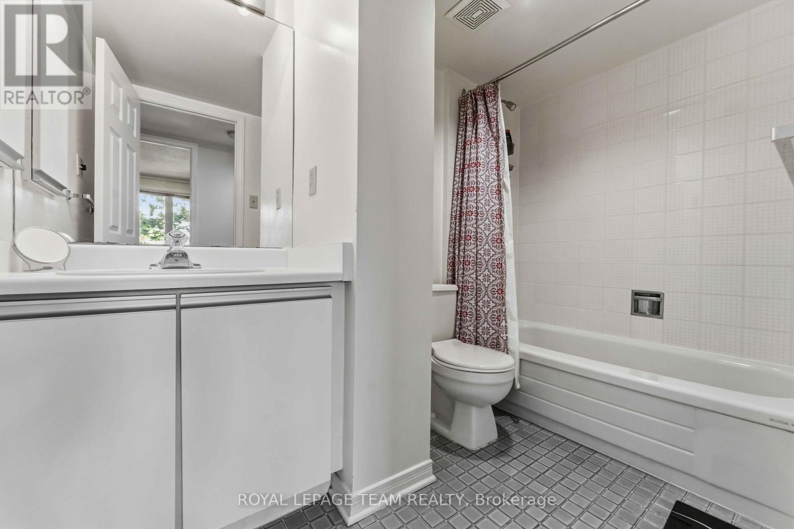 2 Bed, 2 Bath House for Sale in Ottawa – 301 – 7 KIPPEWA DRIVE, Ottawa – MLS# X13482486 - Image 29