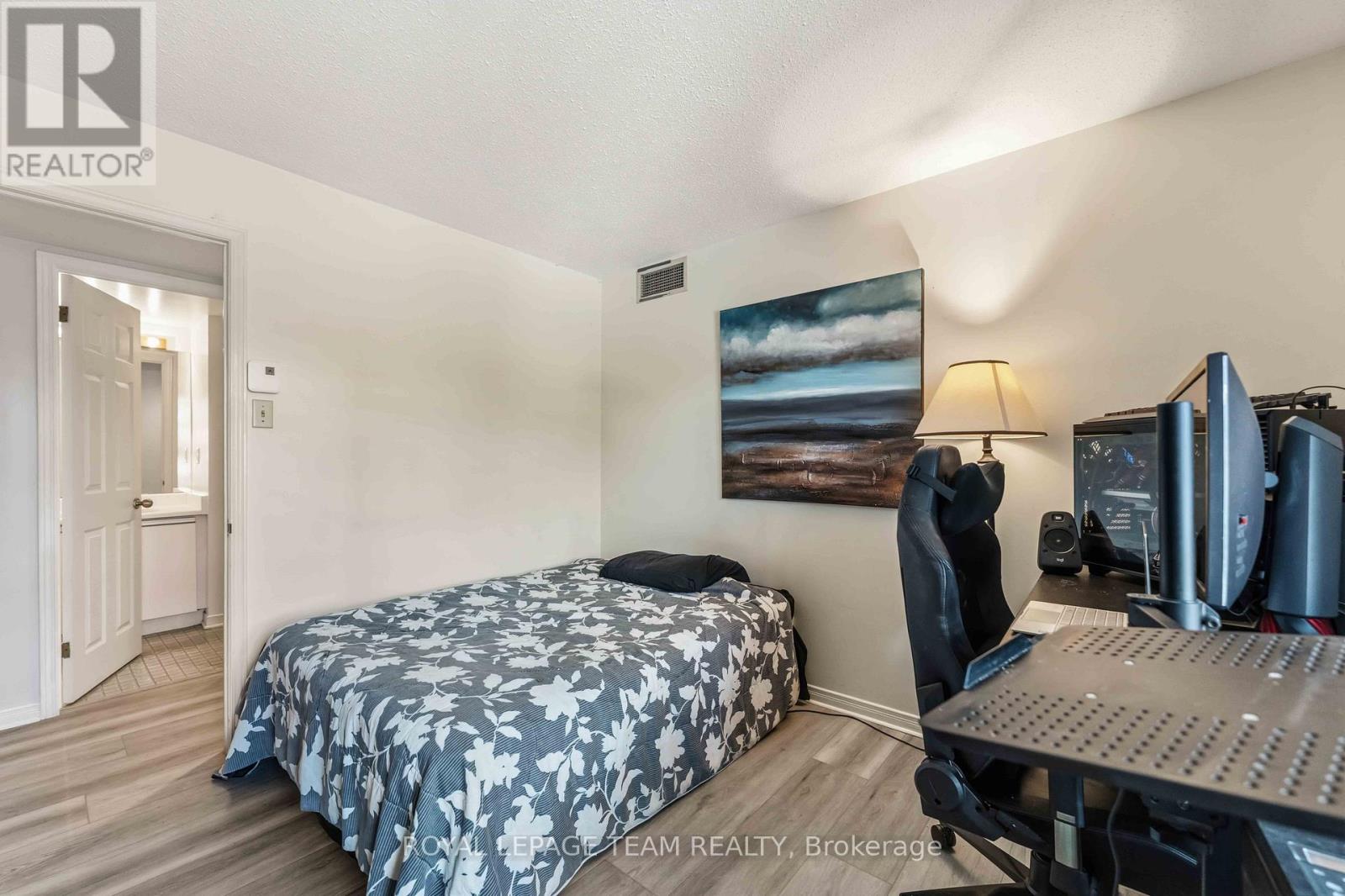 2 Bed, 2 Bath House for Sale in Ottawa – 301 – 7 KIPPEWA DRIVE, Ottawa – MLS# X13482486 - Image 32