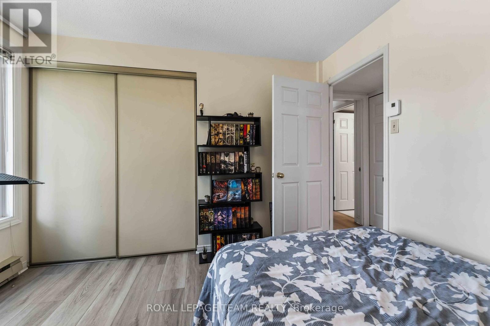 2 Bed, 2 Bath House for Sale in Ottawa – 301 – 7 KIPPEWA DRIVE, Ottawa – MLS# X13482486 - Image 33
