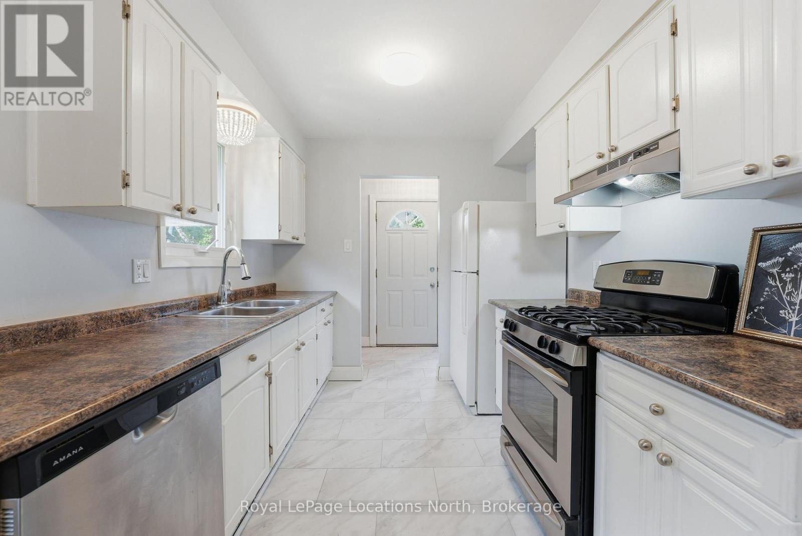 32 COURTICE CRESCENT - 11