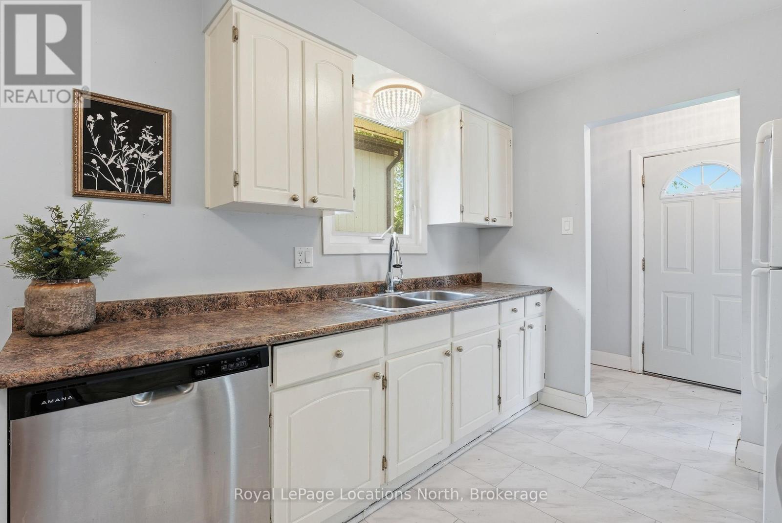 32 COURTICE CRESCENT - 12