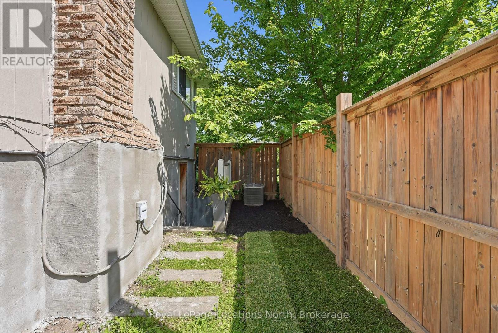 32 COURTICE CRESCENT - 24