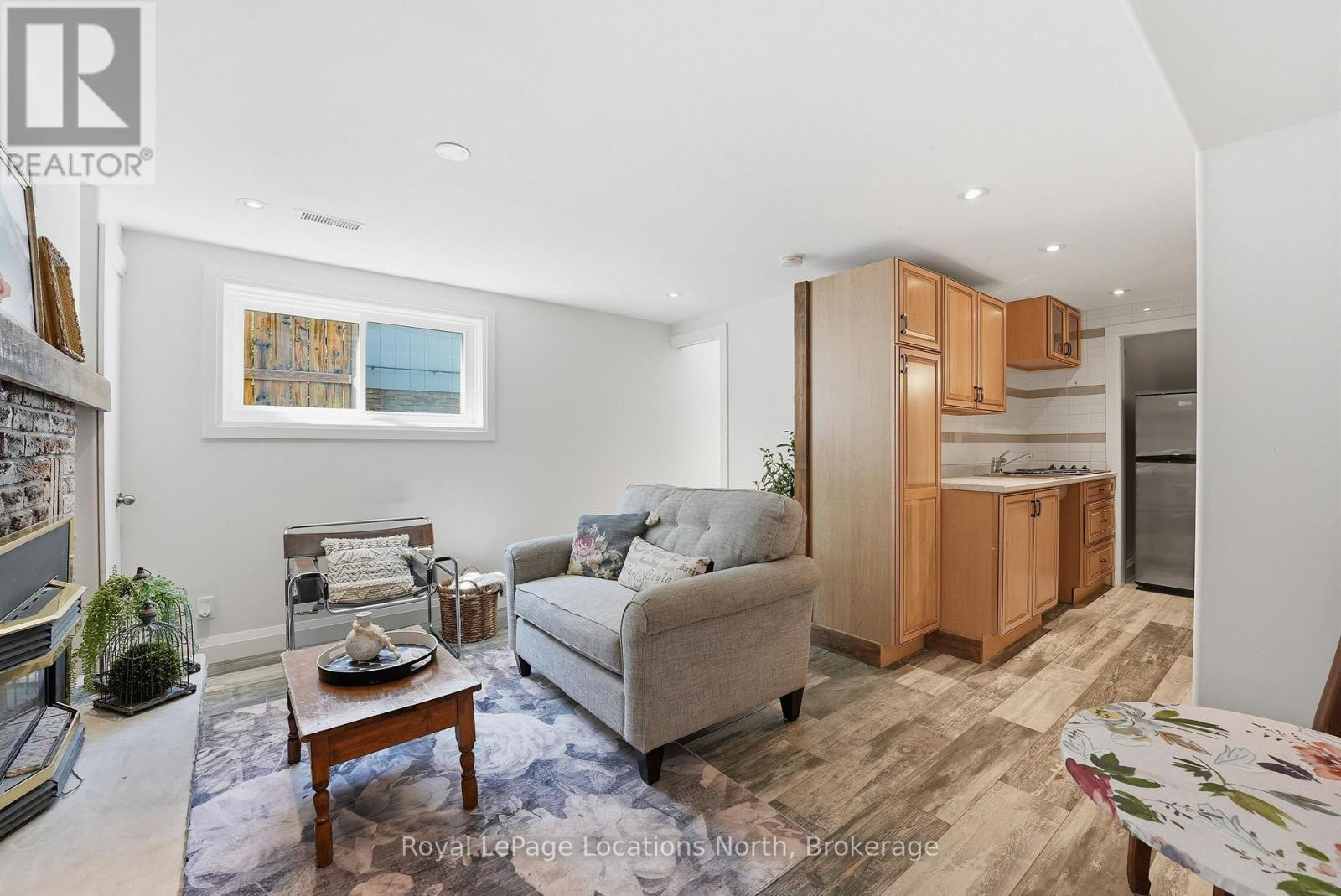 32 COURTICE CRESCENT - 25