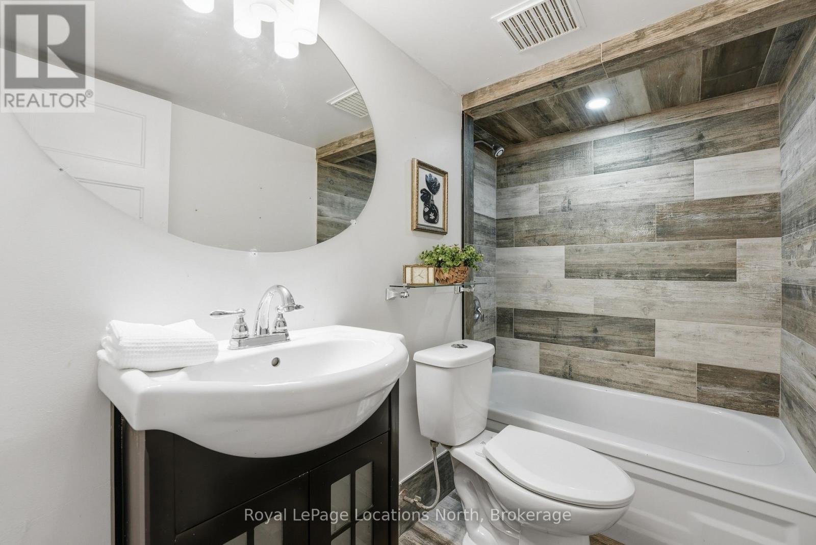 32 COURTICE CRESCENT - 33