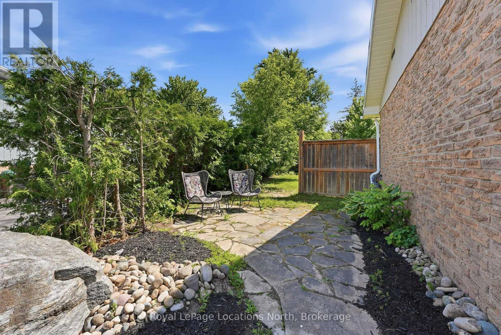 32 COURTICE CRESCENT - 34