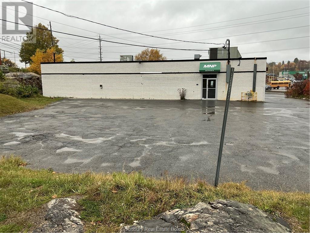 1970 Paris Street, Sudbury — photo 2