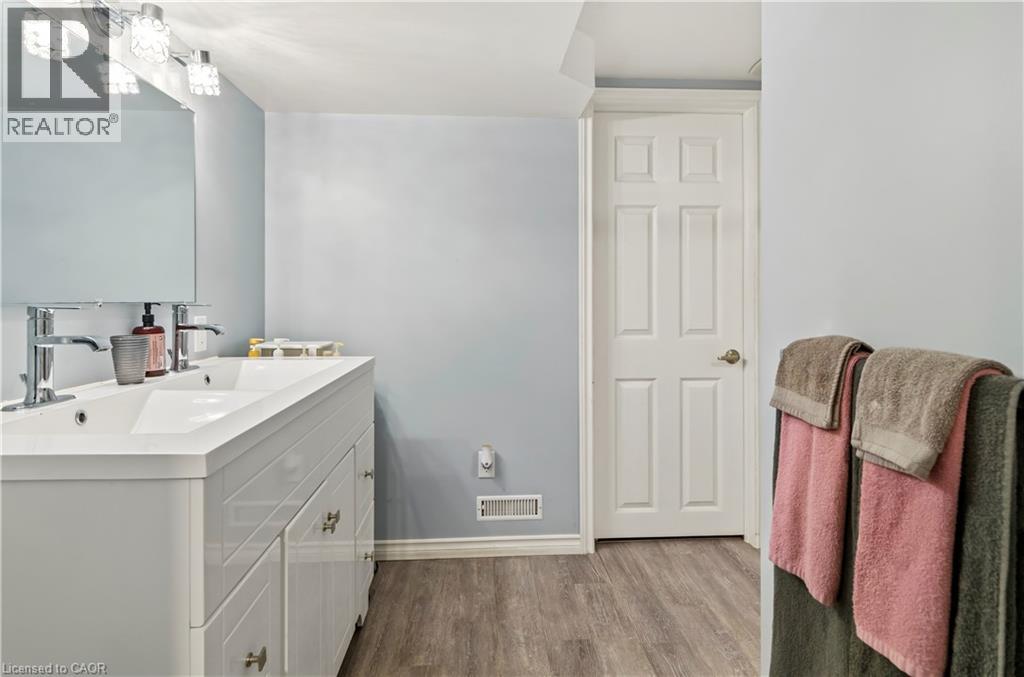 4-bedroom home for sale at 605 GREY Street, Brantford ON · photo 22 of 42