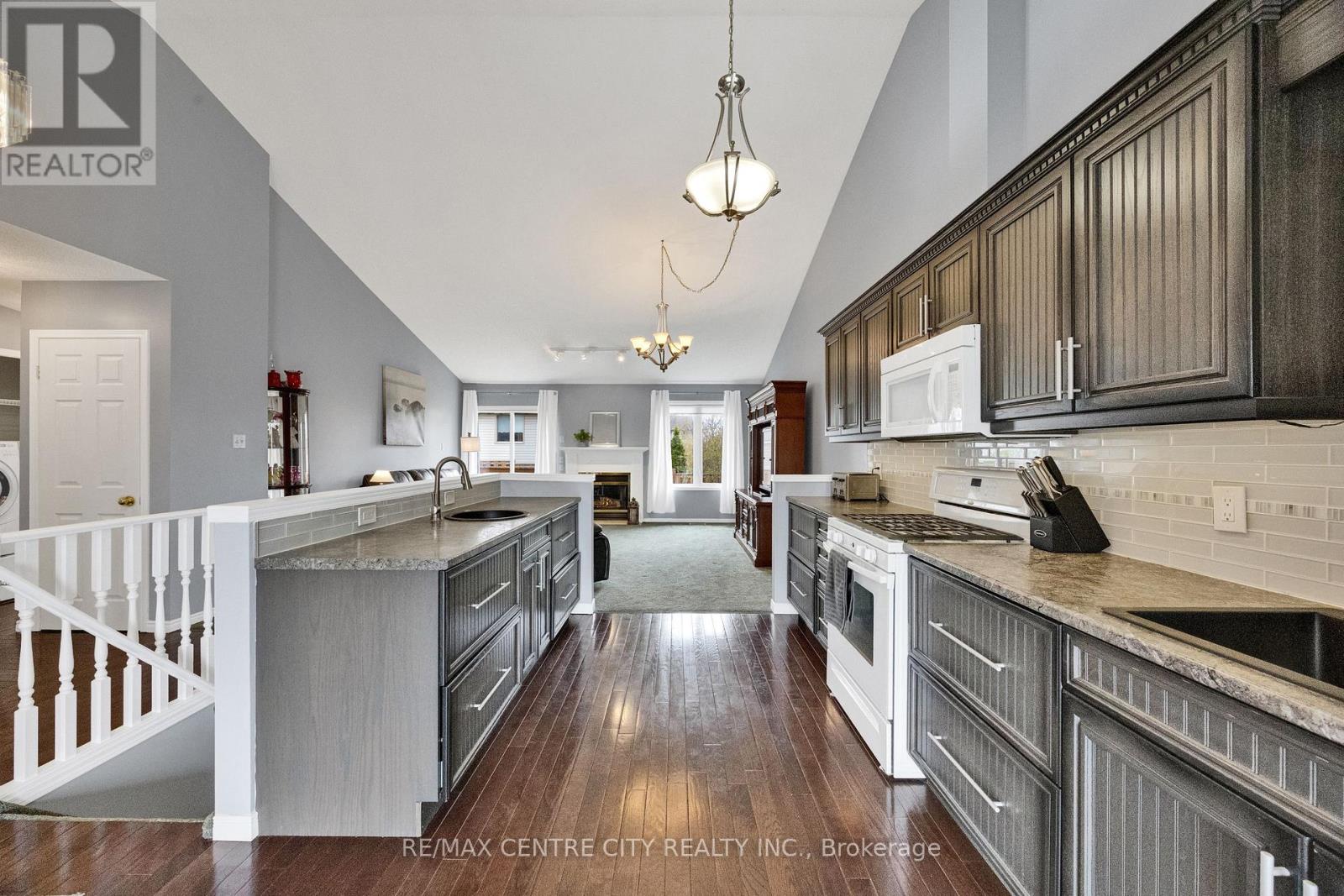 #21 861 SHELBORNE STREET - 12